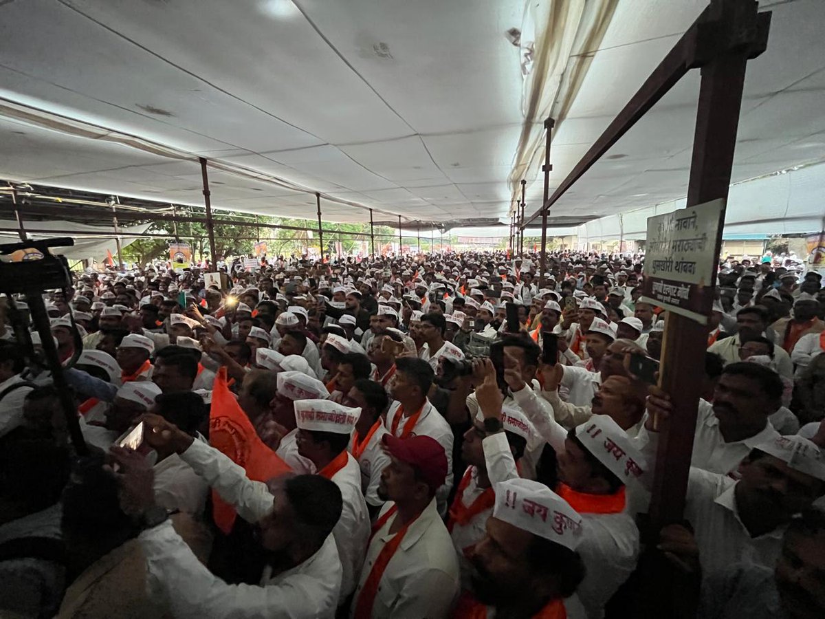MPLodha's tweet image. 📍 आझाद मैदान, मुंबई
कुणबी समाजाचे बांधव आरक्षणावरून आझाद मैदान येथे आंदोलन करत असताना माननीय मुख्यमंत्री श्री. देवेंद्रजी फडणवीस यांच्या मार्गदर्शनानुसार आंदोलनकर्त्यांची भेट घेतली होती.
त्यांच्या मागण्या ऐकून घेतल्या आणि मुख्यमंत्री स्वतः या विषयावर सविस्तर चर्चा करून न्याय्य…