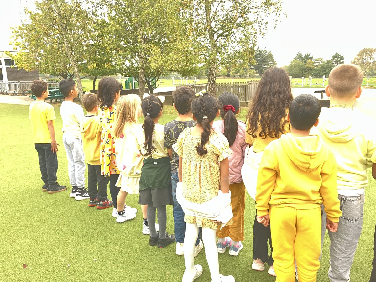 BrocksHill's tweet photo. 💛💛💛
We are a sea of yellow @BrocksHill @LHTrustLeics for  'Hello Yellow' day for @YoungMindsUK  who raise awareness and money to support young people's mental health. 
Thank you to our school community for supporting this cause. https://t.co/bxTlwFIGhA