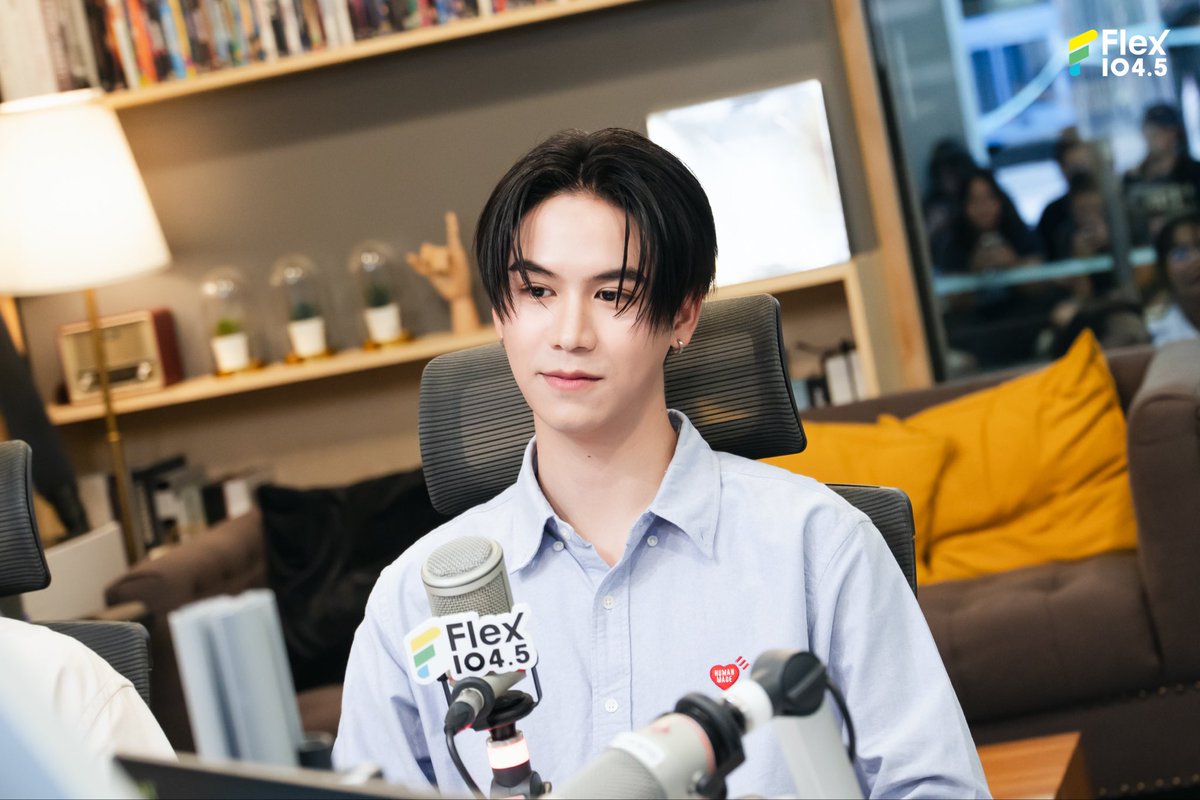 Flex_Connect's tweet photo. อบอวลไปด้วยกลิ่นอายของฤดูร้อนและเสียงหัวเราะสุด ๆ เมื่อวันศุกร์ที่ 3 ตุลาคม ที่ผ่านมา สองหนุ่ม วินนี่-สตางค์ จากซีรีส์ “That Summer ผมเจอเจ้าชายบนชายหาด” พาความละมุนมาทำให้สตูดิโอ Flex Talk สดใสขึ้นทันตา ทั้งรอยยิ้ม ความเขินเบา ๆ และโมเมนต์น่ารักที่ทำให้ทุกคนรู้สึกเหมือนได้ยืนอยู่ริมทะเลไปพร้อมกัน ☀️🌴

ใครที่ยังอยากสัมผัสบรรยากาศของ “เจ้าชายบนชายหาด“ อย่าลืมติดตามซีรีส์ “That Summer ผมเจอเจ้าชายบนชายหาด” กันต่อให้หัวใจละลายไปพร้อม ๆ กันนะคะ 💕 
ทุกวันศุกร์ เวลา 20:30 น. ทางช่อง ONE31 และรับชมพร้อมกันทาง YouTube : GMMTV OFFICIAL

📌ดูรายการ Flex Talk ย้อนหลังได้ทาง YouTube : FlexConnect
https://t.co/Wlq7QDPXEq

@winny_thanawin @satangktp @ThatSummerTH @GMMTV 
.
#Flex1045xThatSummer
#ThatSummerSeries #GMMTV
#winynny #satangks #WinnySatang
#FlexTalk #FlexConnect #Flex1045