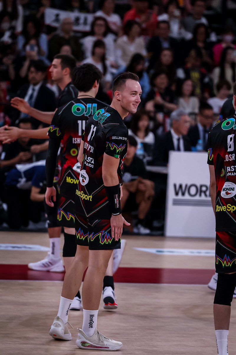 puutyo0000's tweet image. WORLD CHALLENGE SERIES 2025 
サントリーサンバーズ大阪 vs SirSafetyPerugia
📍 東京有明アリーナ
2025.10.7
#wcs2025 
#OlehPlotnytskyi
#オレフプロトニツキー
#SirSafetyPerugia
#BlockDevils