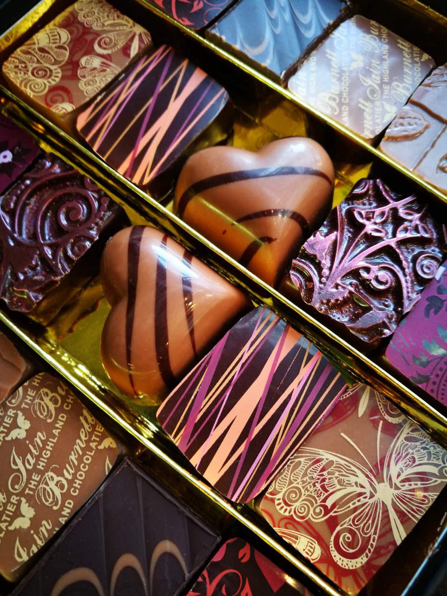 The matchless Autumnal colour has arrived &amp; so has the bestselling Autumn Gems Selection. 
Nothing says October like this curated mix of Velvet Truffles &amp; Pralines - a seasonal homage through flavour, colour &amp; texture.
highlandchocolatier.com/products/autum…

#HighlandChocolatier #VIsitScotland