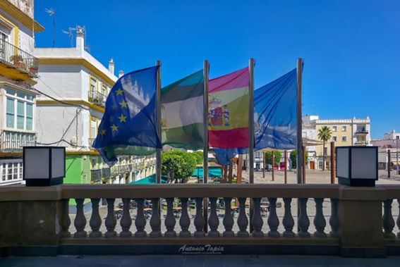 Hoy conmemoramos nuestra cultura, nuestra historia y los lazos que nos unen con los pueblos hermanos de habla hispana.
Desde #SanFernando ¡Feliz día de la Fiesta Nacional! 🇪🇸

📷@antonio_tapia13