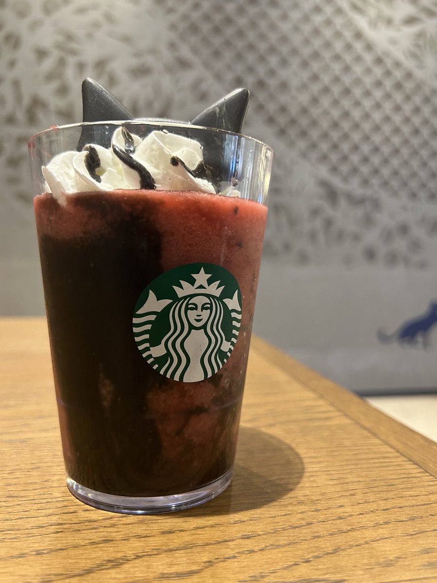 tatatata_pp's tweet image. アサイーベリーフラペチーノ🫐🍫

めちゃアサイー感強くて美味しかった♡