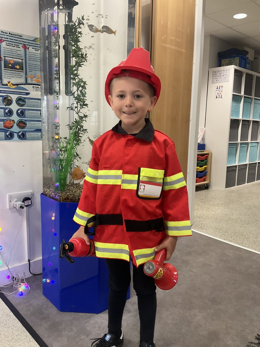 In RE this week, EYFS dressed up as who they would like to be when they are older! We looked at our baby pictures and discussed how much we have changed! We learnt that Christians believe that God has a plan for us all and we read a passage from Jeremiah 29:11. 🙏
