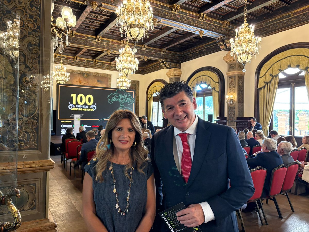🌿 Ayer estuvimos presentes en el centenario de la Fundación Patrimonio Comunal Olivarero, celebrado en Sevilla.

Un homenaje al trabajo, la historia y el futuro del sector oleícola. 💚

#IberOleum2025 #AOVE #CulturaDelAceite #Sevilla
