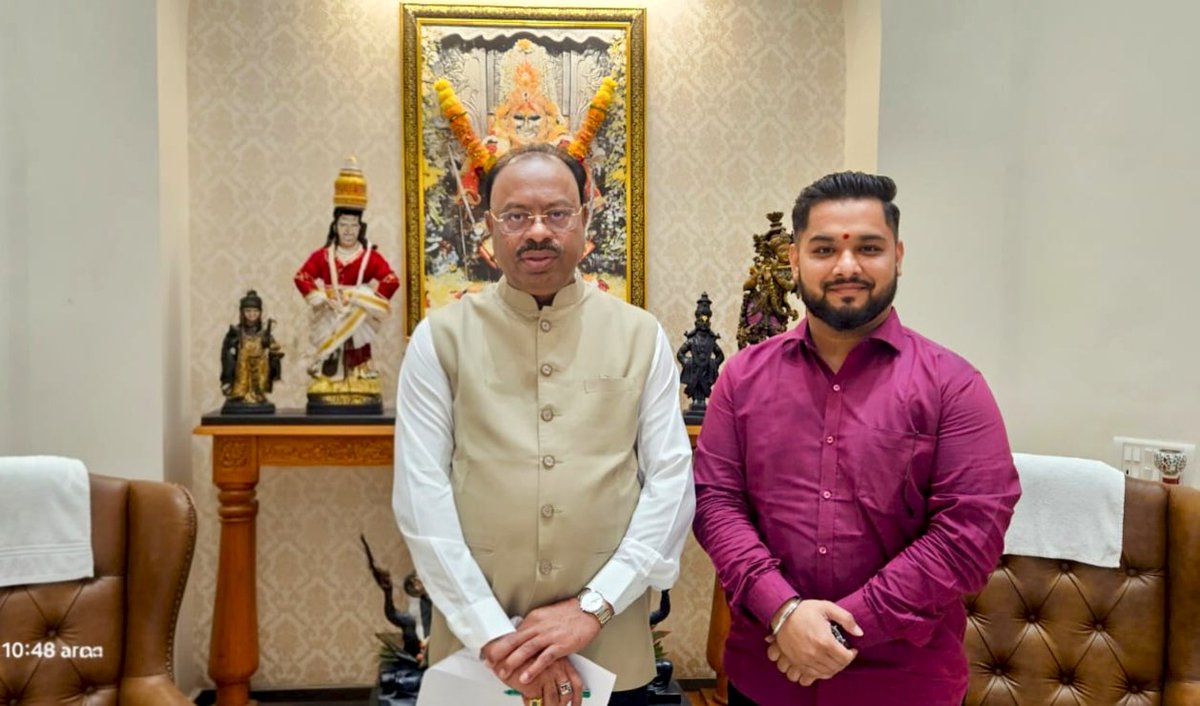 Shailesh250298's tweet photo. आज भारतीय जनता पार्टी चे नेते , 
महसूल मंत्री महाराष्ट्र राज्य मा.श्री.चंद्रशेखर जी बावनकुळे साहेब यांची त्यांच्या चित्रकूट निवासस्थानी भेट घेतली .
याप्रसंगी त्यांनी आपुलकीने चौकशी करत विविध विषयांवर मार्गदर्शन केले . 

@cbawankule https://t.co/oryZGbrrrS