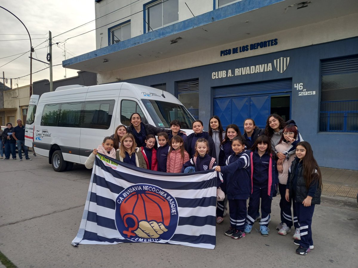 AranconRuiz's tweet photo. Una vez más Rivadavia dice Presente en el Encuentro Nacional de Minibasquet
En esta oportunidad nos recibe el Club Unión Florida 🌸
Viernes y Sábado nuestras Escuelitas, Premini y Mini estarán en Bs As disfrutando de partidos y muchas sorpresas más!!
Exitos 💪🏾🏀💙
#25añosBFCAR https://t.co/jdwiaRcXJu
