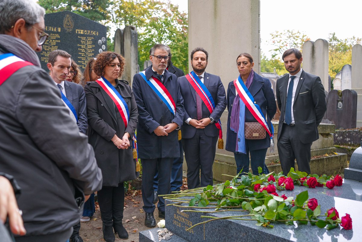 Hier la tombe de Robert Badinter a été profanée, ce matin avec Nadege Azzaz et des camarades des Hauts-de-Seine, nous sommes venus la fleurir et nous rappeler ensemble les grands combats de sa vie contre le racisme et l’antisémitisme, pour l’abolition de la peine de mort, pour la