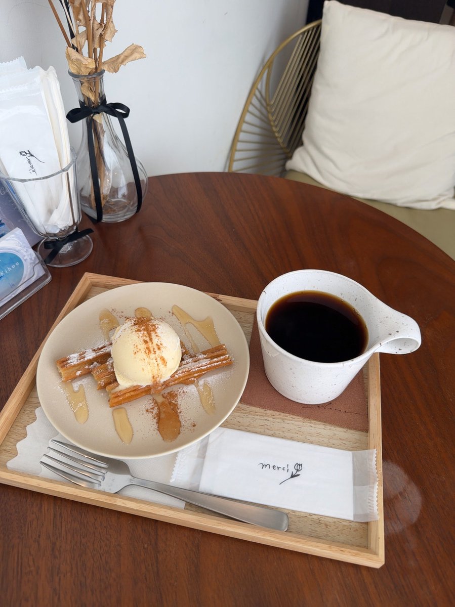 swallow_diary's tweet photo. 15年くらい前に友達におすすめされて購入した懐かしい本を久しぶりに📚
やはり好きだなあ◎
#読書 #読書垢 #読書好きな人と繫��りたい https://t.co/Kt1s5SqCd5