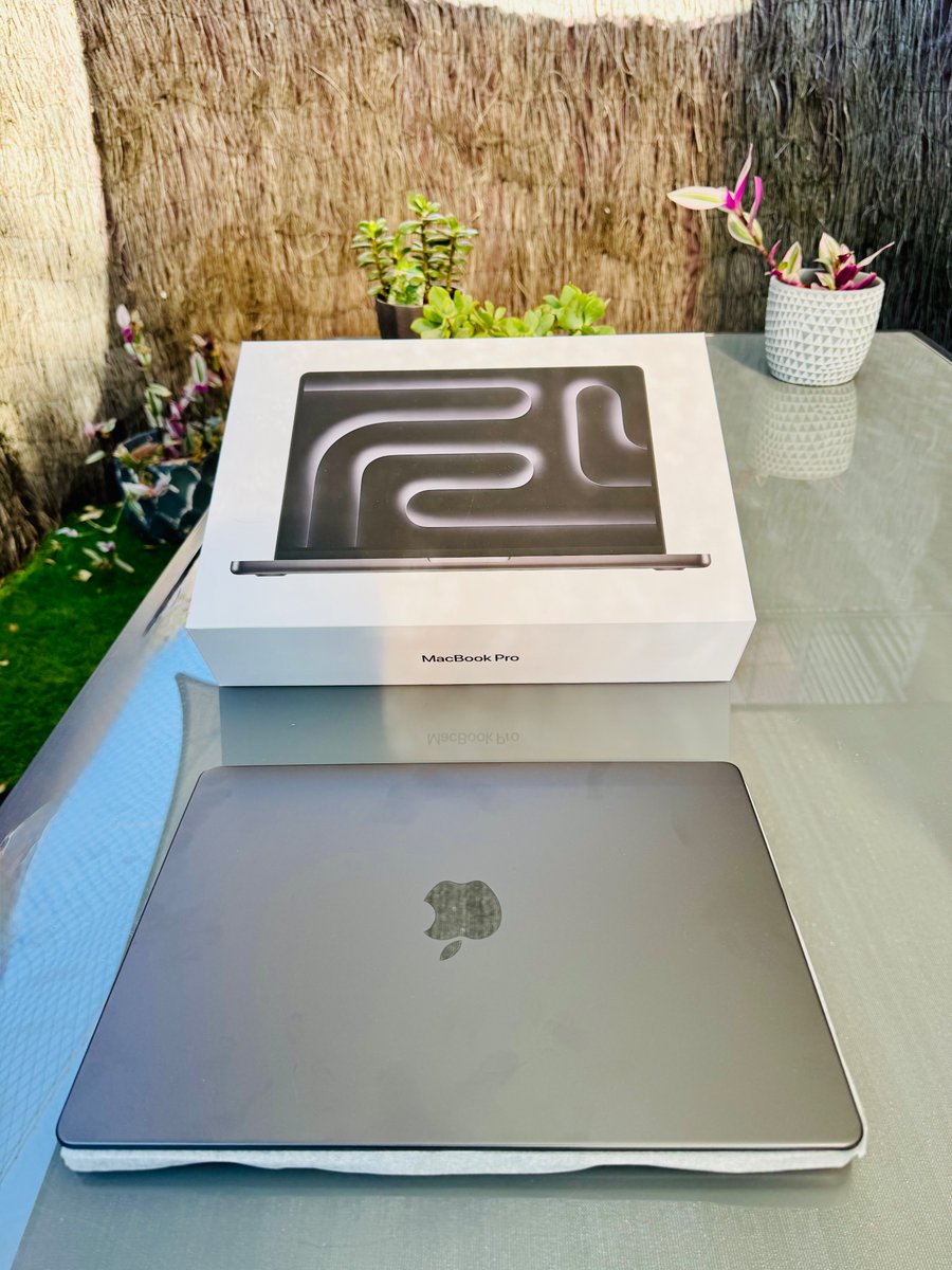 fgonzalez's tweet image. 💻Nuevo “juguete” en el estudio: #MacBook Pro M4 Pro 
Un potente aliado más para seguir impulsando la creación de contenidos visuales con IA y proyectos de innovación para mis clientes.
Gracias a @Rossellimac  en especial a Rubén Macías de la tienda en CC Caleido (Paseo de la…