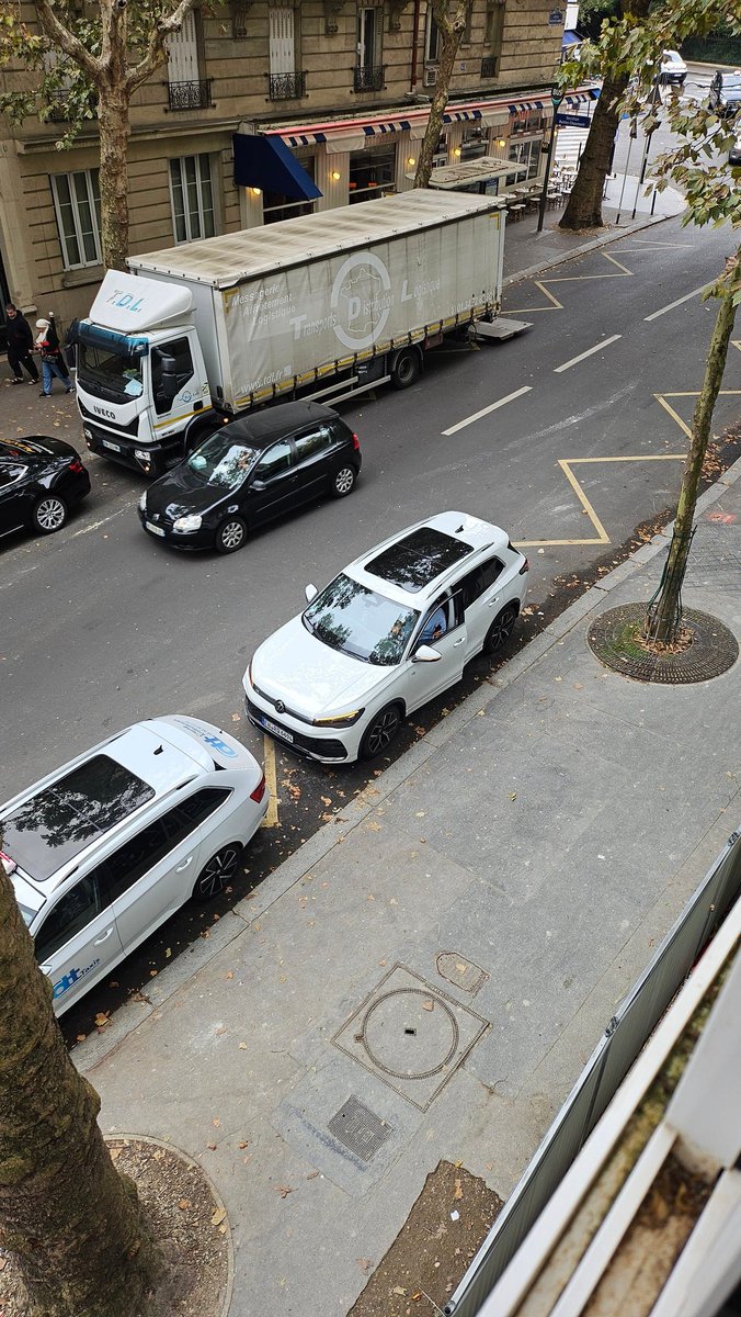 MichaelGaudier's tweet photo. @Paris19e @PoliceNationale @prefpolice Inadmissible avenue Mathurin Moreau au pied de l'hôpital. Cette rue est devenue un passage obligatoire pour sortir du quartier. Il serait urgent de faire quelque chose !!! 😱 https://t.co/E1n0xCq3bY