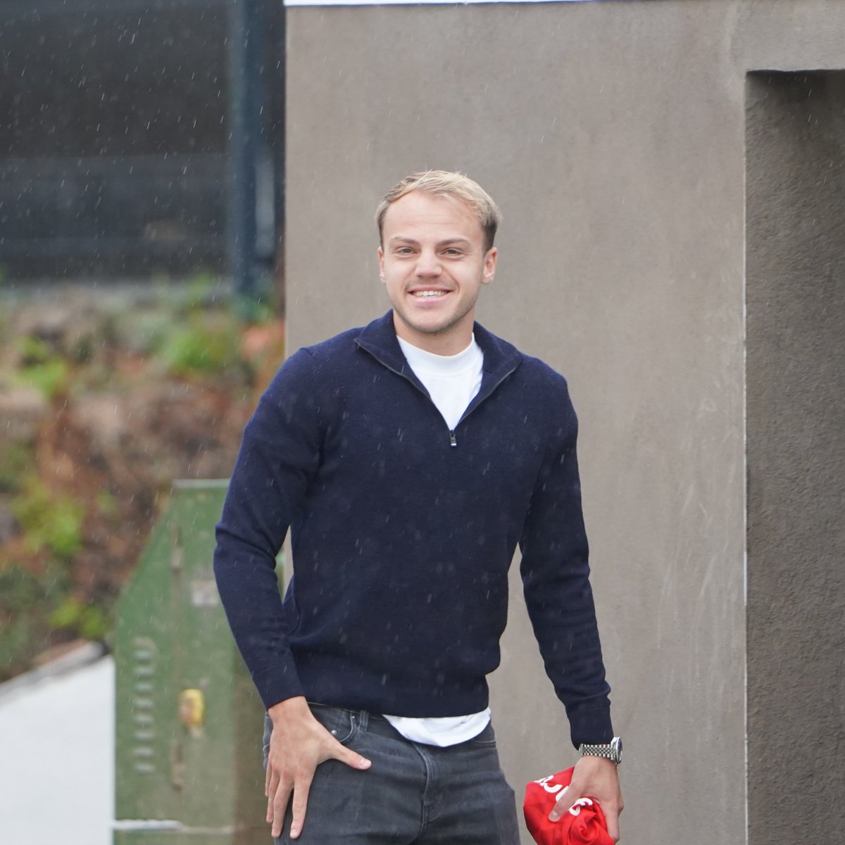 CDCastellon's tweet image. 🧙‍♂️🇳🇱 Hoy hemos tenido una visita muy especial 

Thomas van den Belt ha venido a la Ciudad Deportiva Globeenergy a ver el entrenamiento y reencontrarse con sus excompañeros 

¡Nos alegramos mucho de verte, Thomas! 

#PPO👂