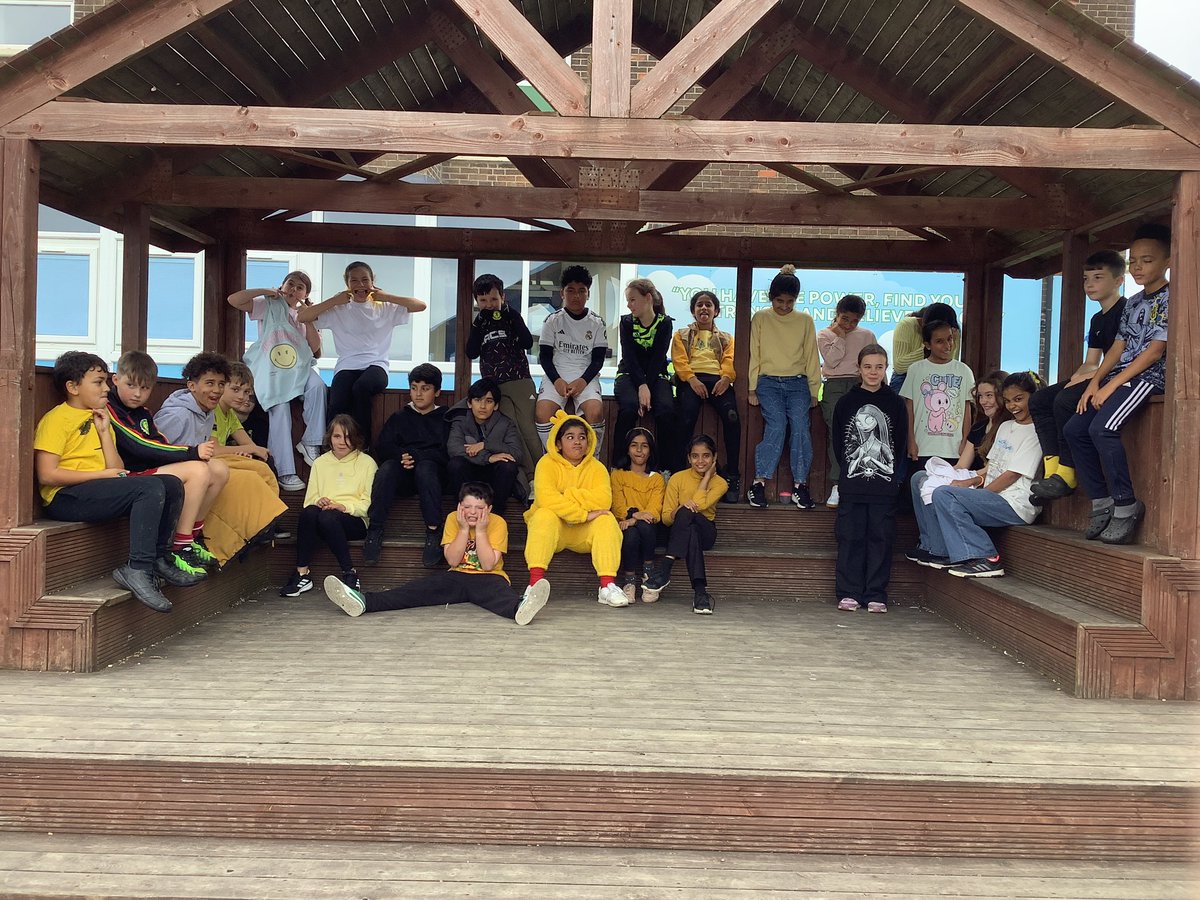 ReinwoodJuniors's tweet photo. #RJS6G look lovely in yellow for #HelloYellowDay for @YoungMindsUK βοΈβοΈππ₯ππππΎπ
https://t.co/JaScg5whQd