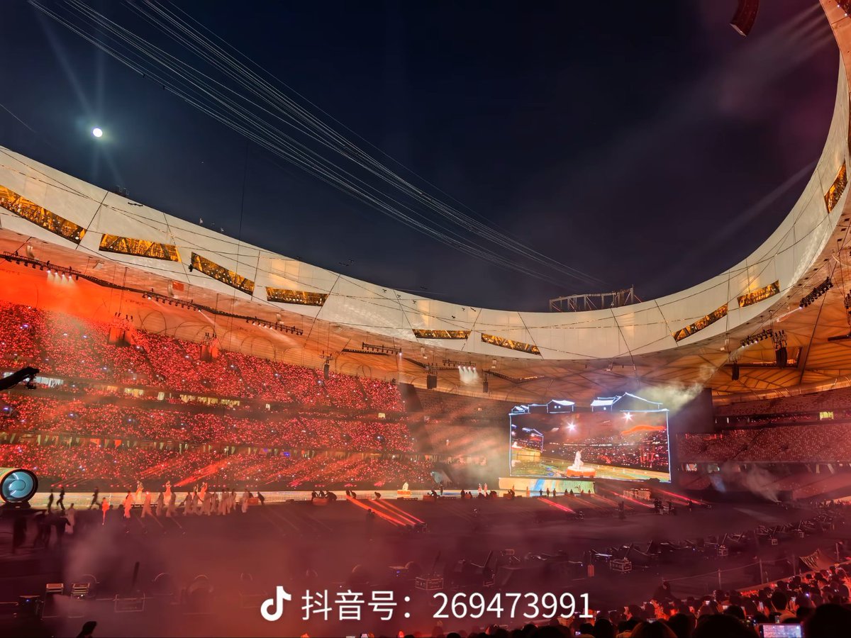 WTF，你告诉我这是演唱会？
Lay의 콘서트는 미친 짓이야!
#Lay #张艺兴