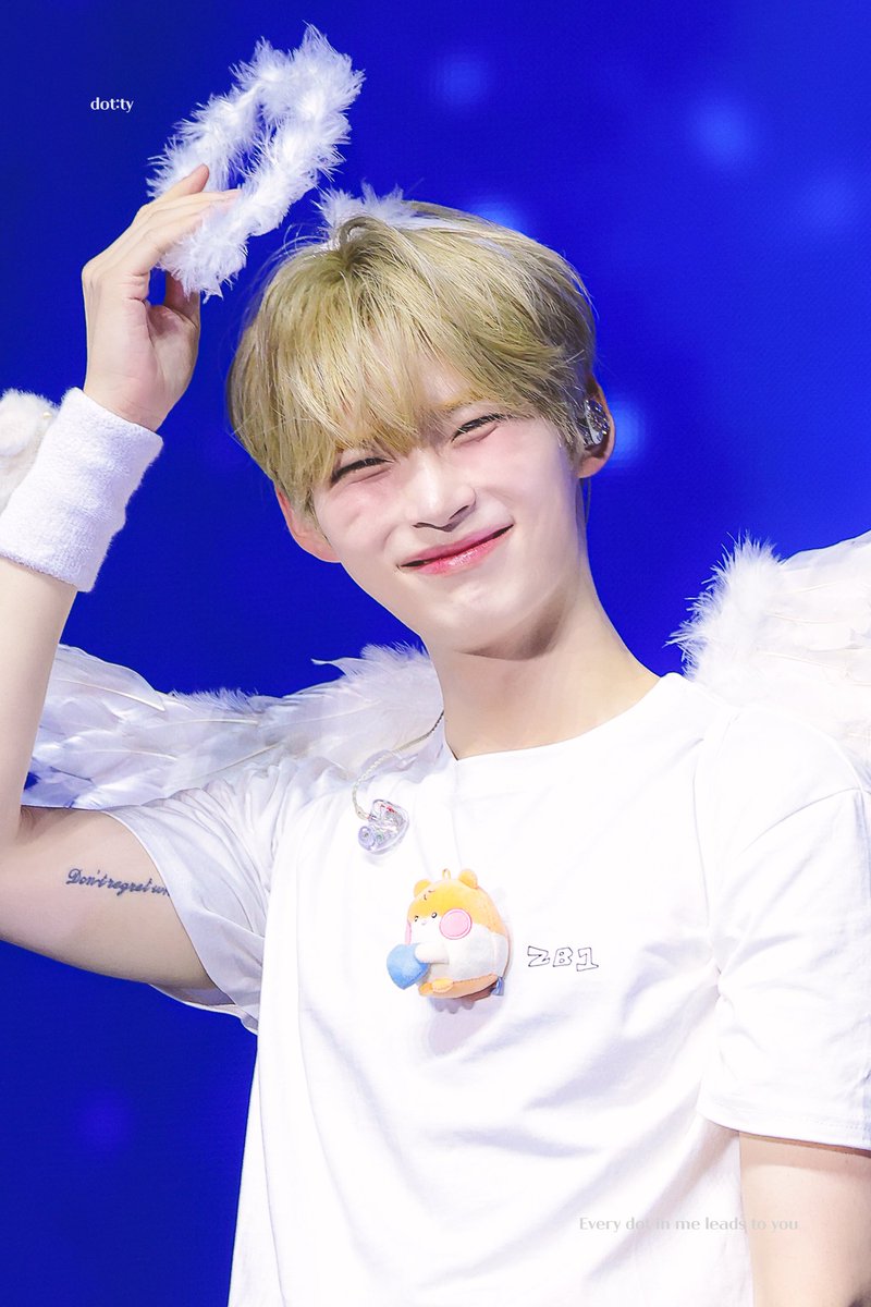 bindotty01's tweet image. 251005 HERE&amp;amp;NOW 😇... 
#ZEROBASEONE #성한빈 #ソンハンビ #SUNGHANBIN #제로베이스원 #제베원 #ZB1