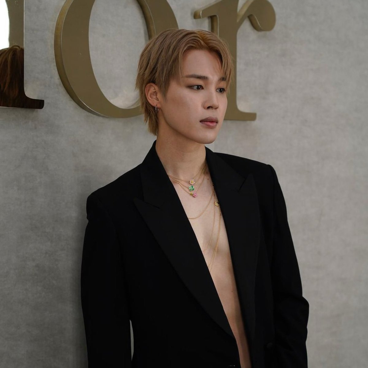 OneilyMusic's tweet image. Jimin was the most discussed K-pop artist on social media during Paris Fashion Week.