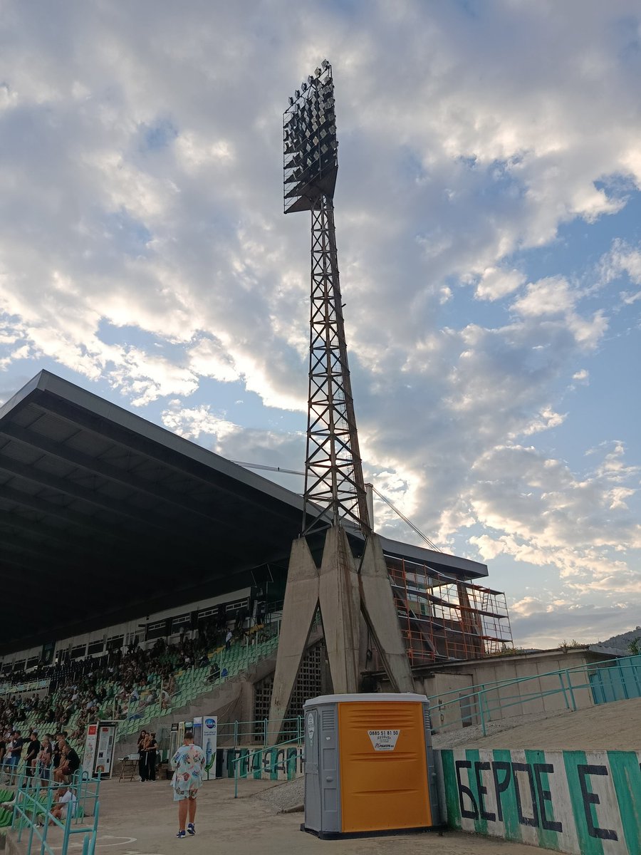 #floodlightfriday

Beroe Stara Zagora🇧🇬

Enjoy your weekends! 😃⚽🤗