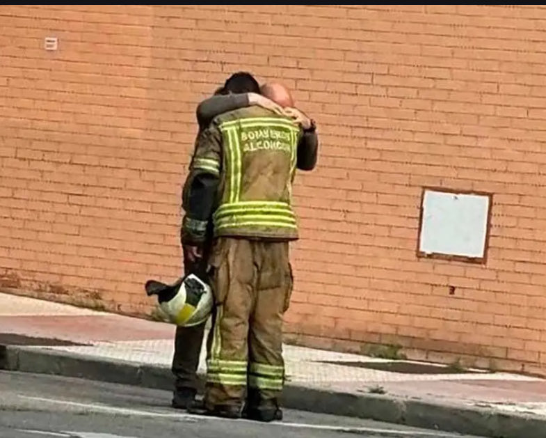 DÍA MUNDIAL DE LA SALUD MENTAL 🧠

Hoy pongo de manifiesto la necesidad de un seguimiento psicológico a los trabajadores de emergencias, hoy inexistente.

No somos de piedra. Si necesitáis ayuda, buscadla compañeros/as.