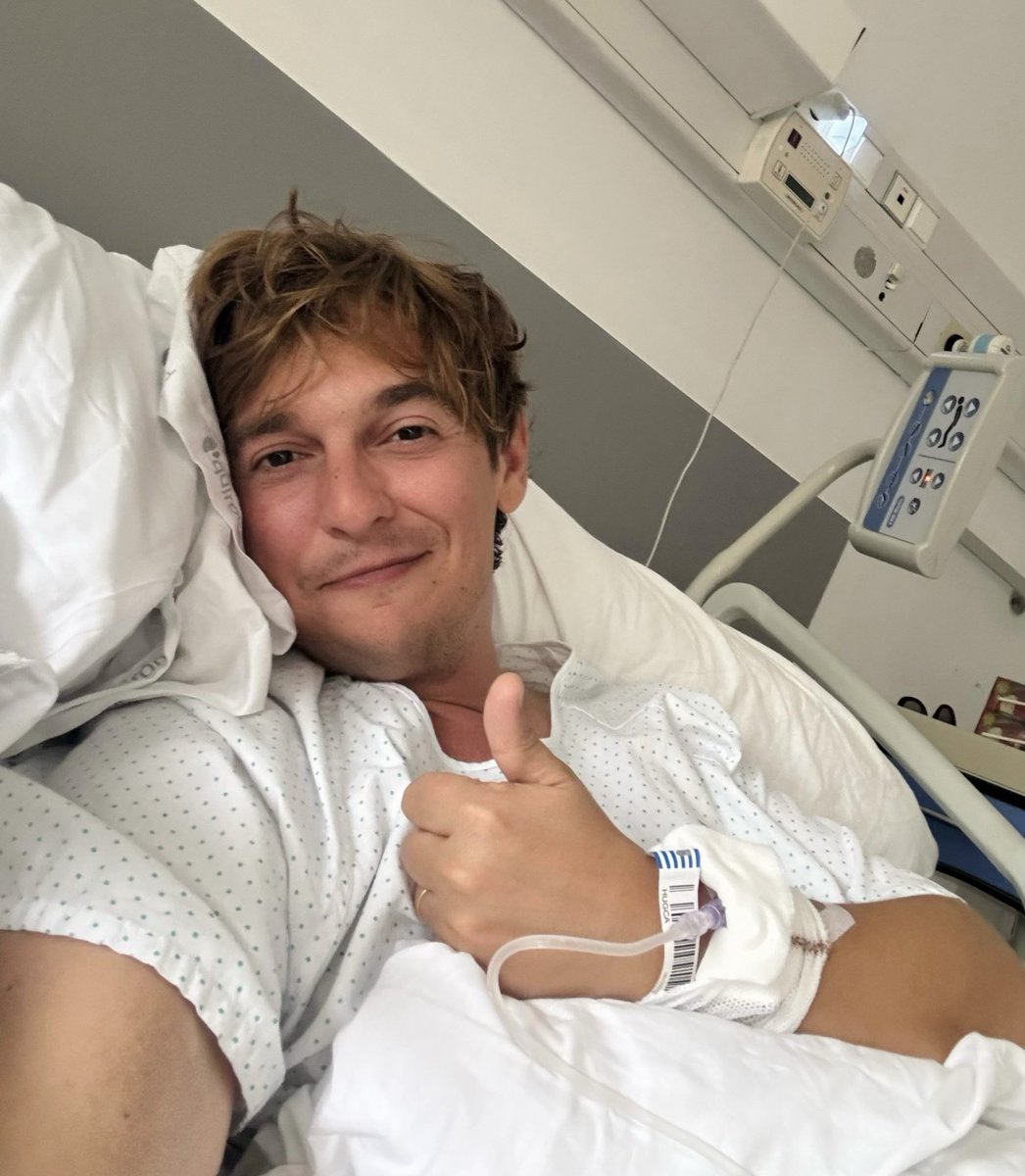 No hay que forzar. Por mucho trabajo o responsabilidades que haya, por mucho que creamos que se llega a todo… Al mínimo dolor hay que ir al médico. Se me complicó una amigdalitis bacteriana. Lo que parecía que empezaba con una gripe típica y bronquitis, llegó a convertirse en