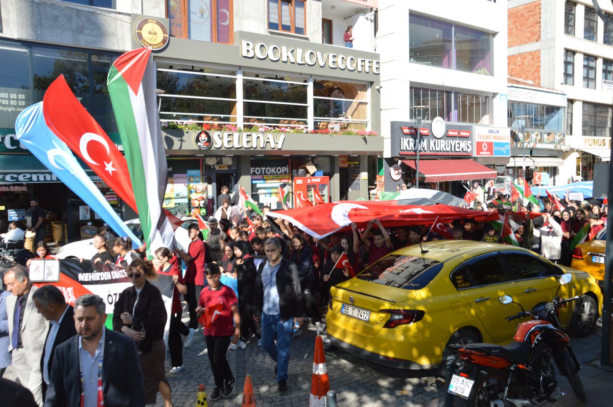 🇵🇸 “Nehirden Denize Özgür Filistin” Yürüyüşü Gerçekleştirildi 🇵🇸
İlçe Milli Eğitim Müdürümüz Sn. Mehmet Oğuz ERTUĞ, şube müdürlerimiz,okul müdürlerimiz, öğretmenlerimiz ve öğrencilerimizin katılımıyla “Nehirden Denize Özgür Filistin” yürüyüşü gerçekleştirildi. <a href="/samsunmem/">Samsun İl Milli Eğitim Müdürlüğü</a>