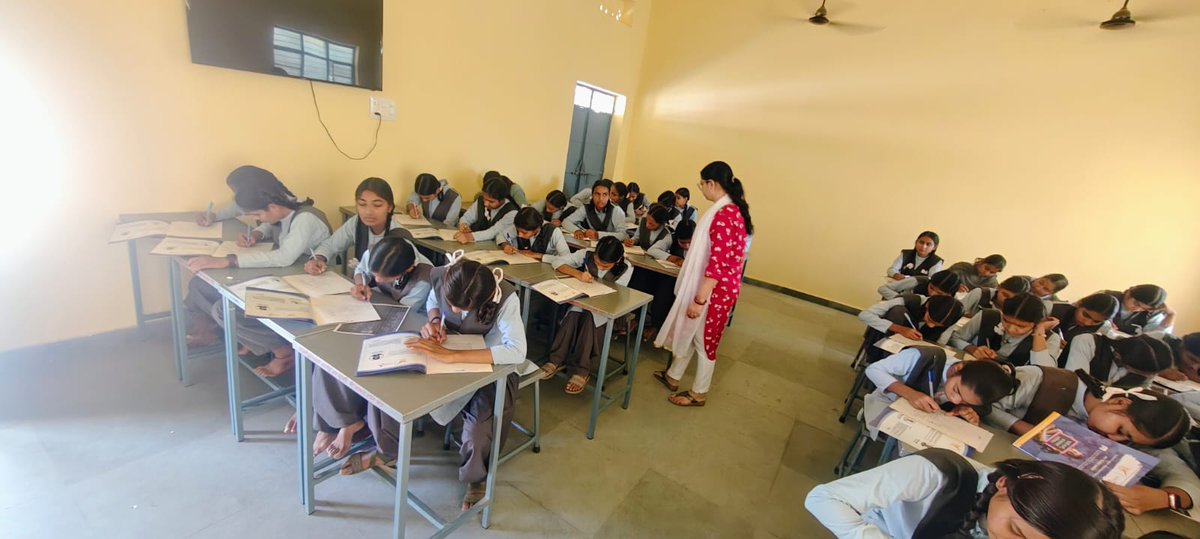 Remarkable2016's tweet image. Unlocking potential, building brighter futures!
Rajsamand students take a leap toward success with Remarkable Education’s Skill Mapping Session.
#CareerGuidance #psychometricanalysis #studentsuccess #youthempowerment #careercounselling #brightfutureahead @BhajanlalBjp @KumariDiya