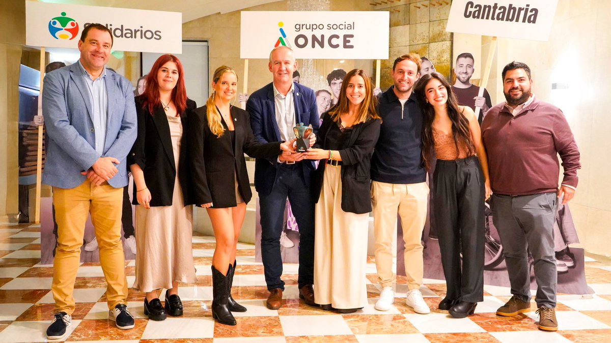 🫂 La <a href="/RacingFundacion/">Fundación Real Racing Club</a>, galardonada en los Premios Solidarios del Grupo Social <a href="/ONCE_oficial/">ONCE</a> 

💚 César Anievas, su director, recogió el reconocimiento a todos los proyectos que desarrolla la institución en materia de igualdad, integración y solidaridad

📝