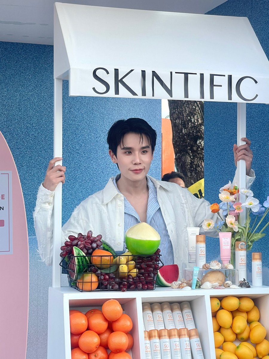 จ๊ะเอ๋ พี่จิมมี่มาแล้ววววว 🤭

#EVEANDBOYXSKINTIFIC 
#EVEANDBOYBEAUTYBEACHCLUB
#SKINTIFICSUNSCREENxJIMMY
#SKINTIFICกันแดดที่รู้ใจผิวxJIMMY