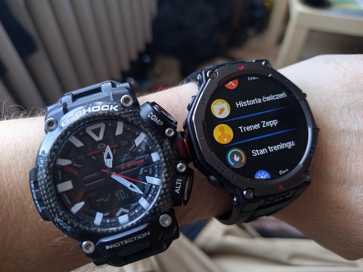 DaniPiorun's tweet photo. @Watches_SG Który lepszy? https://t.co/uZTRnFD6oJ