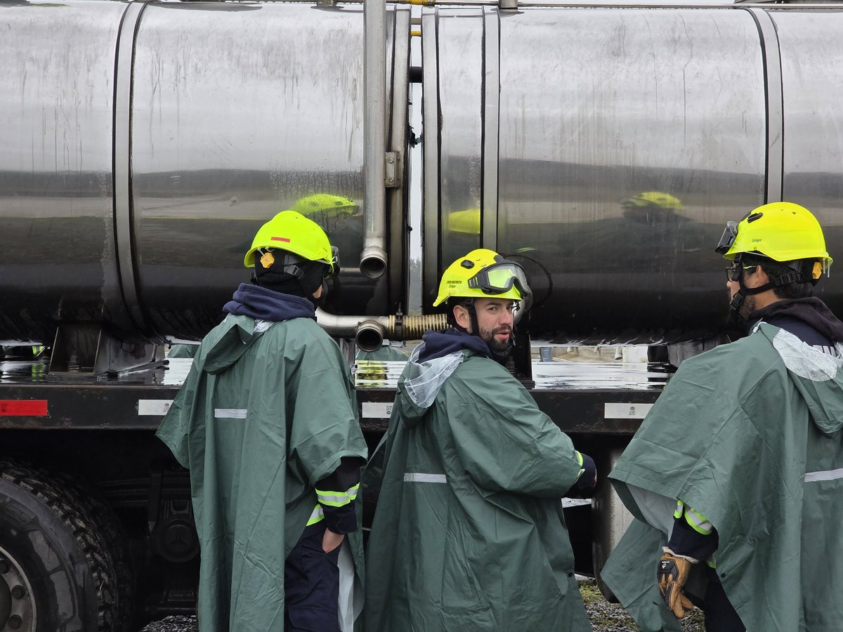 𝗦𝗢𝗟𝗜𝗗𝗔𝗥𝗜𝗗𝗔𝗗 𝟮𝟬𝟮𝟱 | Continuaron los trabajos de Bomberos de Chile previo al Big Day del Ejercicio Solidaridad 2025 realizado en Puerto Varas.

<a href="/SNOBomberos/">Sistema Nacional de Operaciones</a>

Más detalles en el link 👇 
instagram.com/reel/DPoCTxUju…