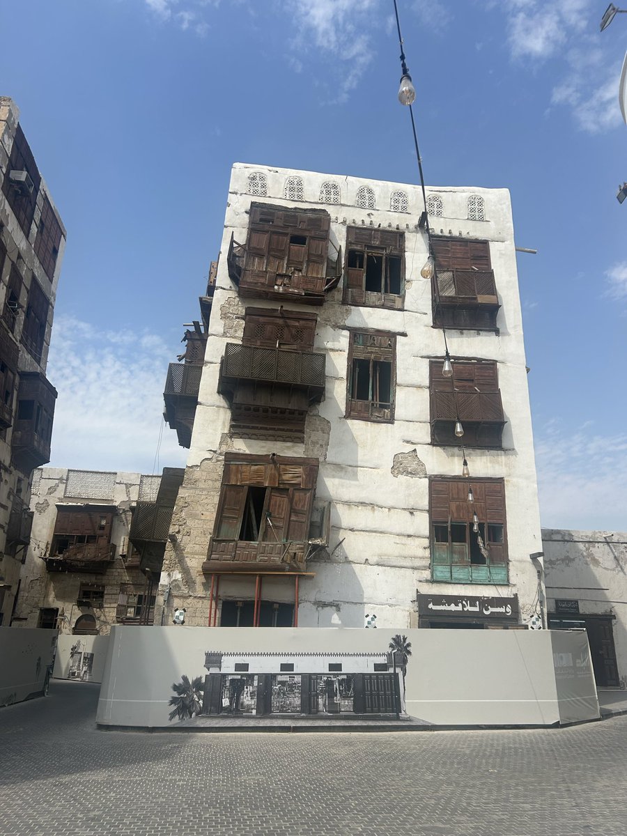 HassaMarwan's tweet photo. يسعدني اطلاعكم على مقالي بالجزيرة الثقافية
بعنوان "بيزا السعودية" عن جمال عمارة جدة التاريخية وما خلف المسمى. https://t.co/SX1xZ6YzqW