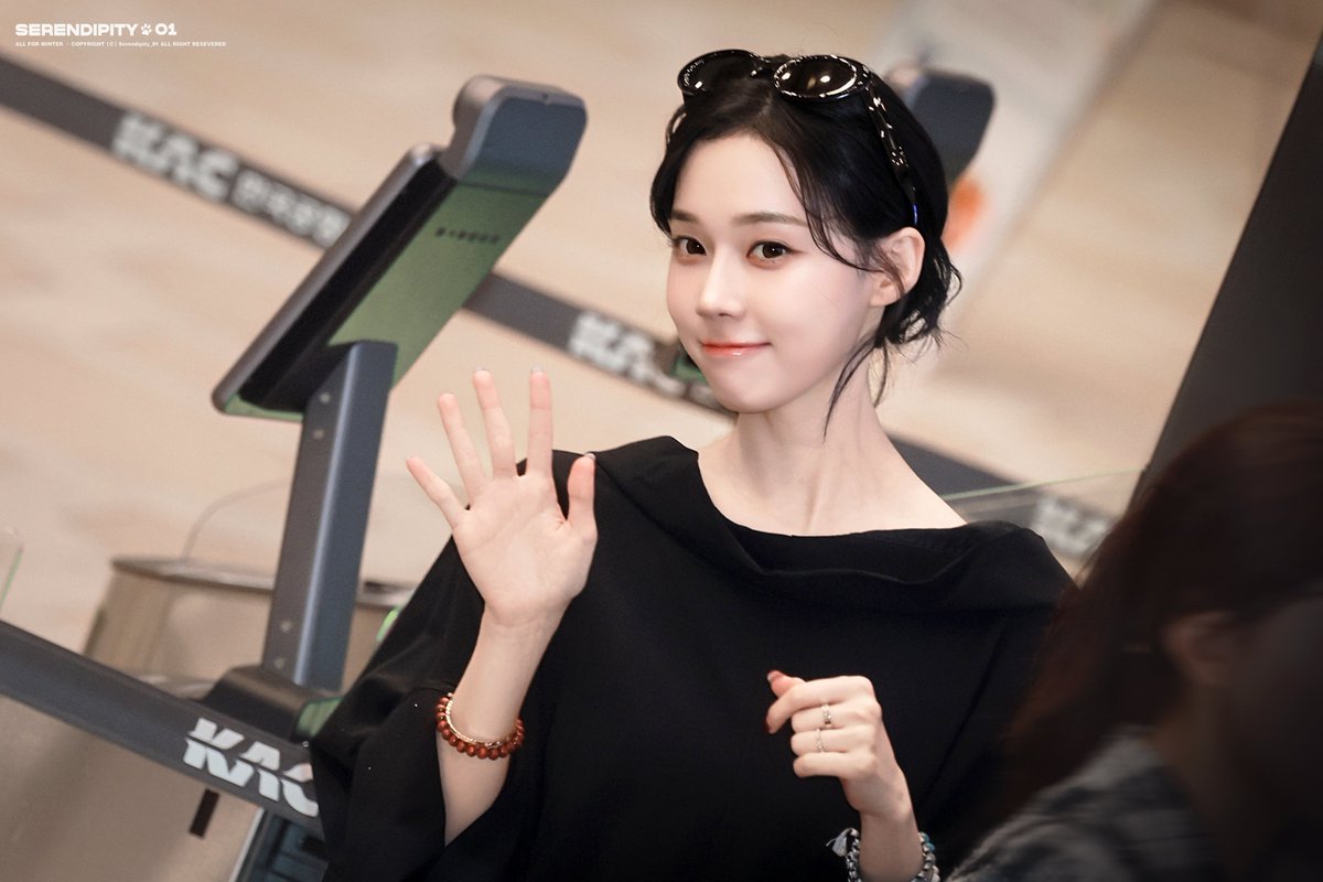 Serendipity_wt's tweet photo. 251010 GMP

🖤

#윈터 #winter 
#에스파 #aespa https://t.co/fph38EtO5M