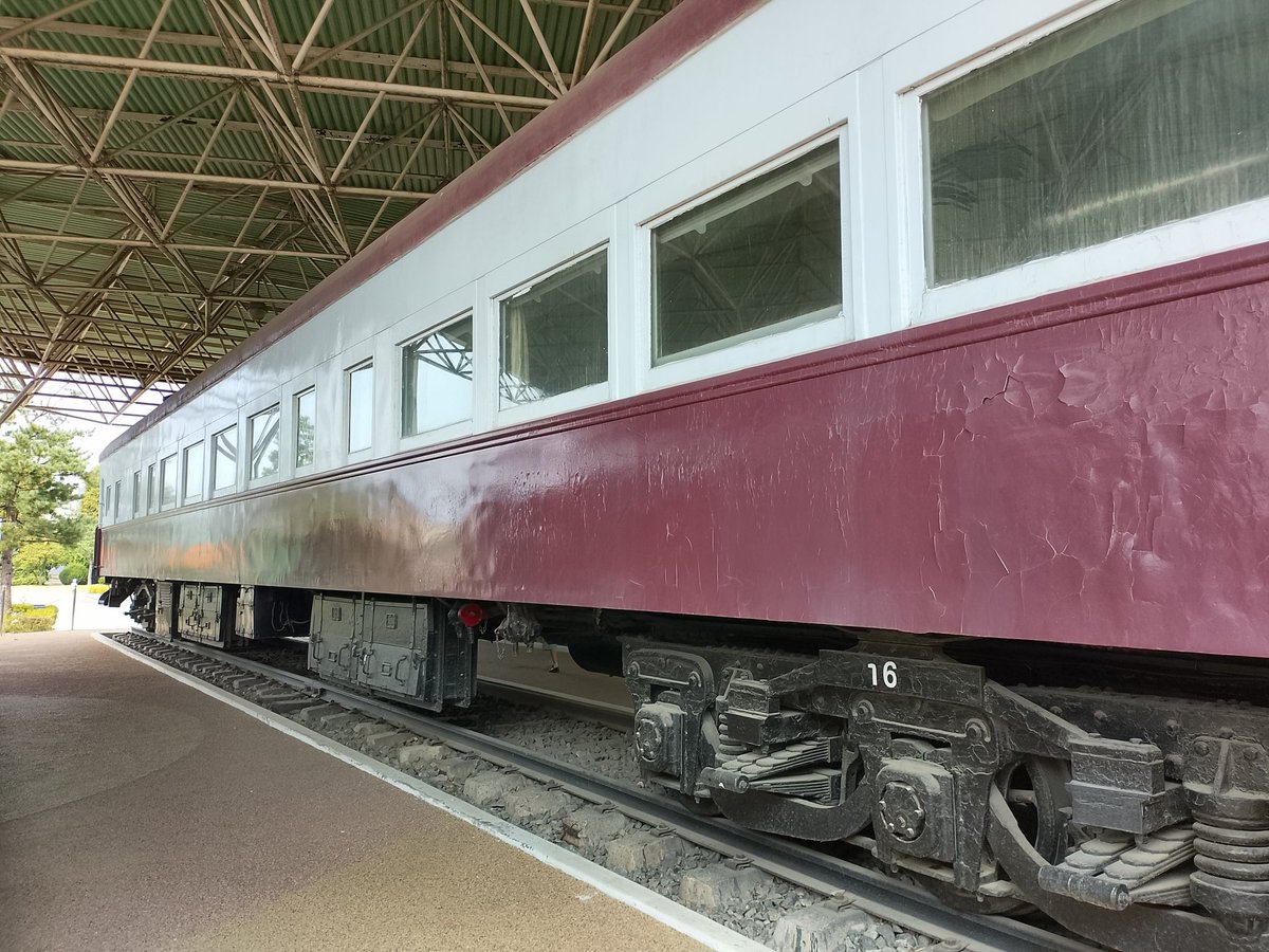 IidaRailways's tweet image. 韓国の鉄道博物館で保存されている大統領専用車16号。1927年にテンイネ3として朝鮮総督府鉄道京城工場で製造。日本統治時代に急行ひかり号、のぞみ号などの一等展望車として使用されました。朝鮮戦争後は李承晩大統領と朴正煕大統領の専用車として活躍。
