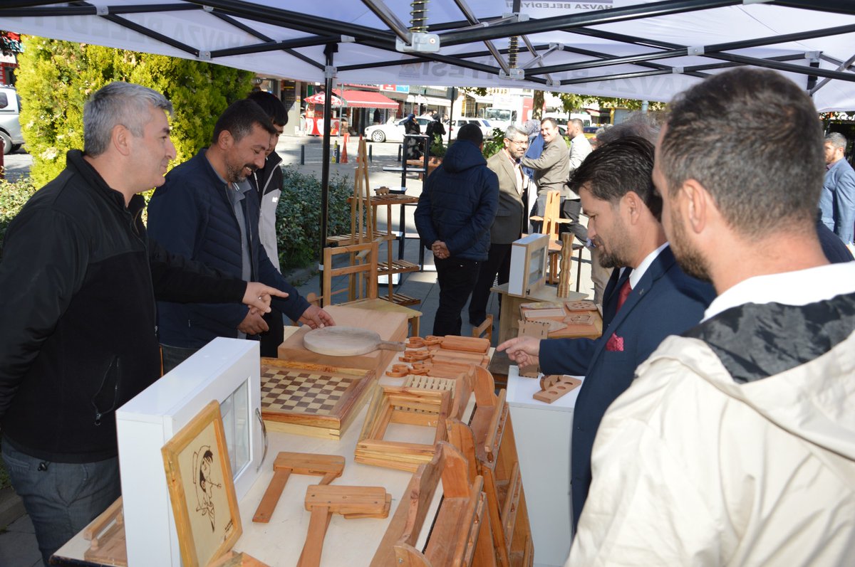 Havza Mesleki ve Teknik Anadolu Lisesi Öğrencilerinden Atölye Çalışmaları Sergisi;
Havza Belediye Başkanımız Av. Sn. Murat İKİZ, İlçe Milli Eğitim Müdürümüz Sn. Mehmet Oğuz ERTUĞ ve şube müdürlerimiz,öğrencilerimizin hazırlamış olduğu atölye çalışmaları sergisine katıldılar.