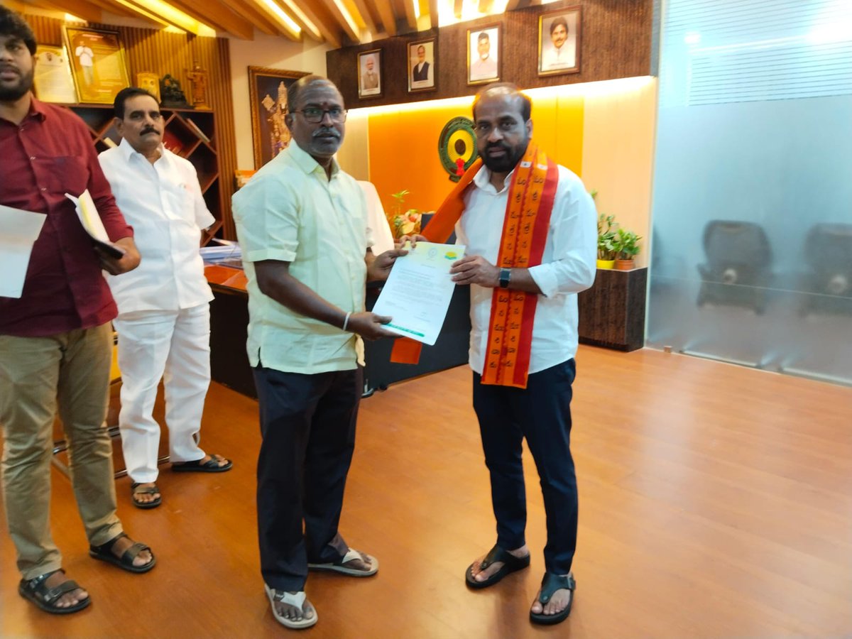 satyakumar_y's tweet photo. రూ.13.24 లక్షల విలువైన ముఖ్యమంత్రి సహాయనిధి (CMRF) చెక్కులను లబ్ధిదారులకు అందజేశాను.
#cmrf #AndhraPradesh https://t.co/AA4b147Dcb