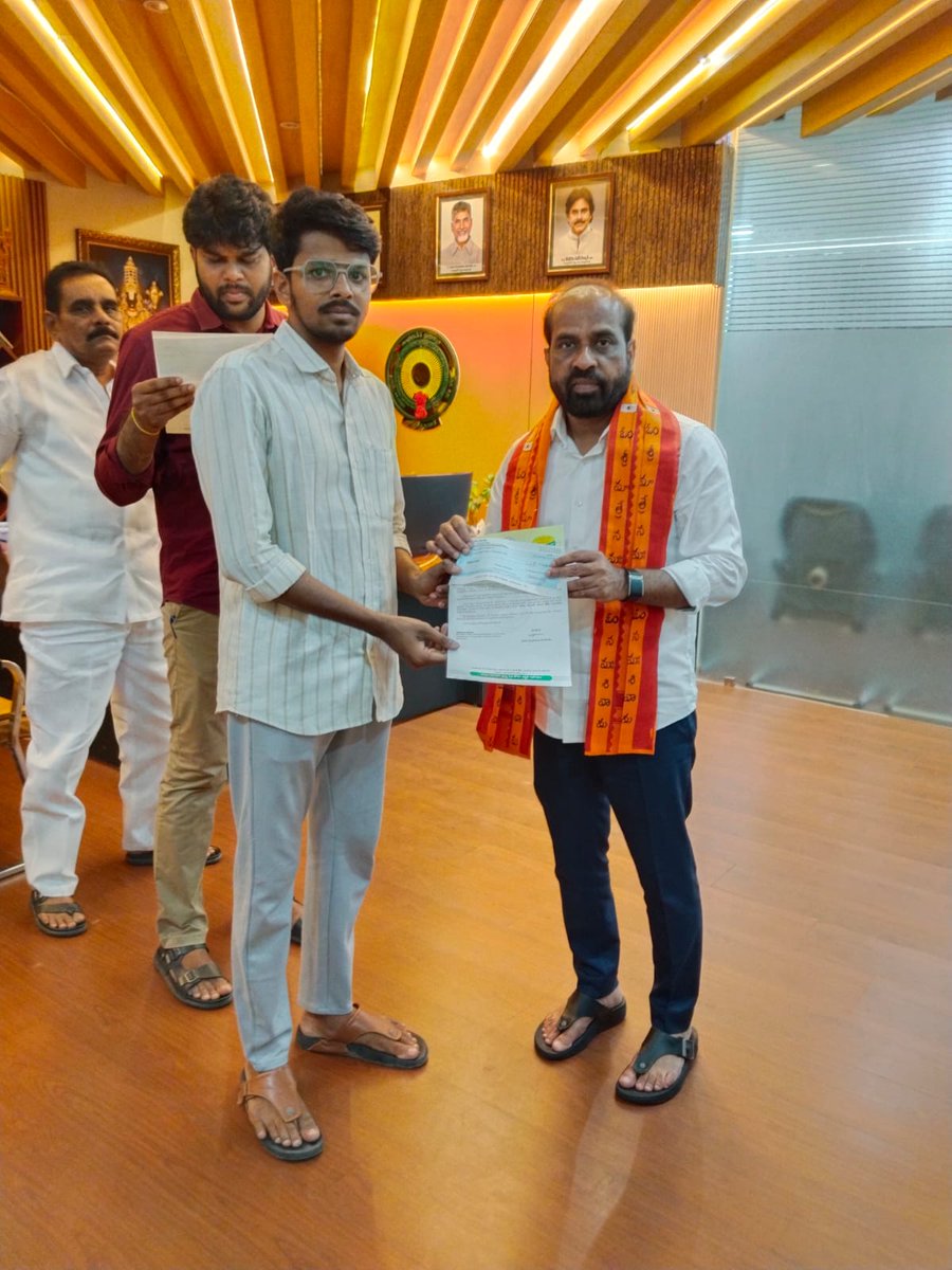 satyakumar_y's tweet photo. రూ.13.24 లక్షల విలువైన ముఖ్యమంత్రి సహాయనిధి (CMRF) చెక్కులను లబ్ధిదారులకు అందజేశాను.
#cmrf #AndhraPradesh https://t.co/AA4b147Dcb