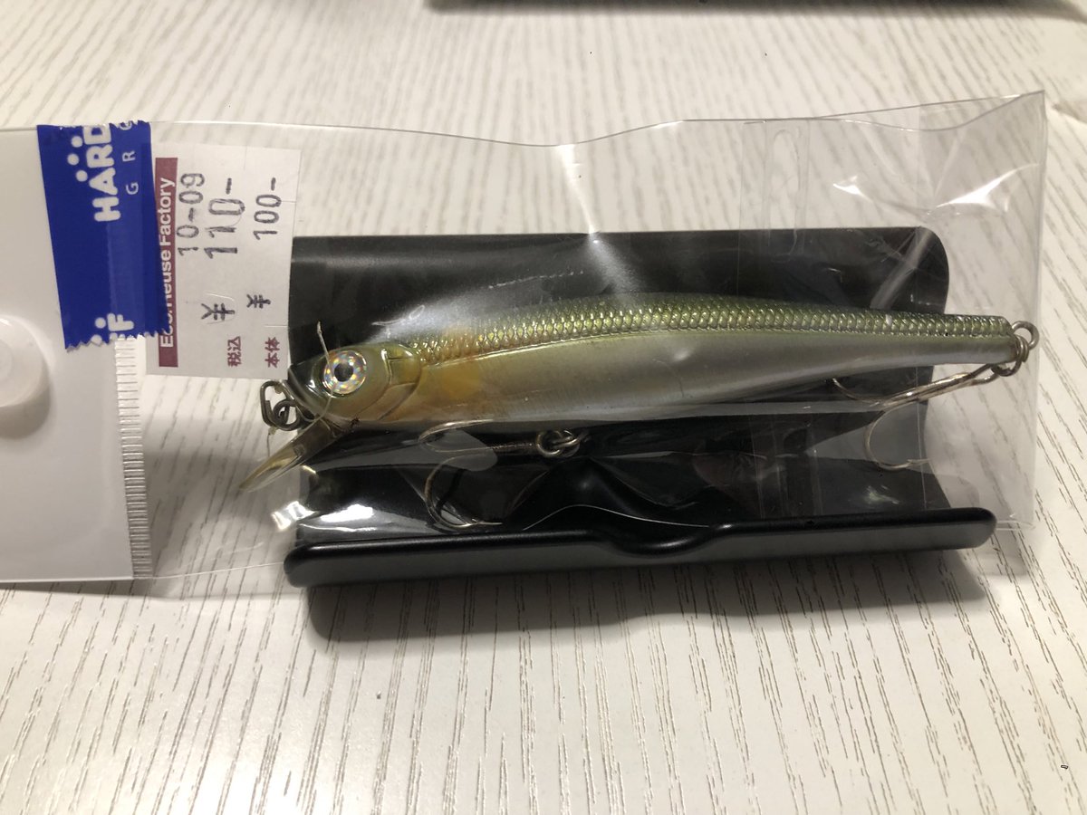 waku2_3_2525's tweet photo. 先日、いつものオフハウスで発見‼️
ケンちゃんところのリニージベイト10F😆
少しサビ汚れと塗装剥がれがあったけど、比較的綺麗な状態🤣
フック外してウェットティッシュでゴシゴシしたら、サビ汚れは取れました‼️
まぁ、¥110ならアリかな🤣🤣🤣
#KENcraft
#ケンクラフト
#リニージベイト https://t.co/jnX9mjZbiK