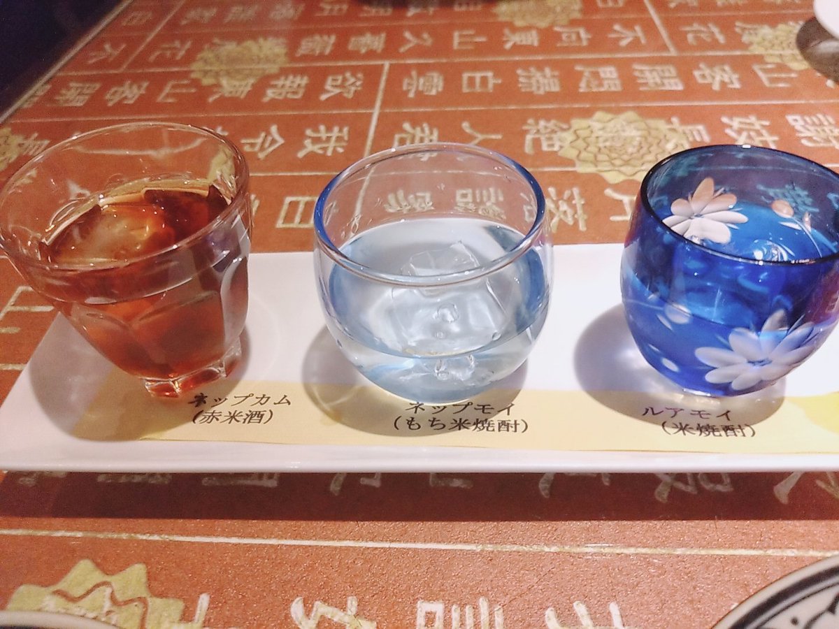 EX16460301's tweet photo. ベトナム焼酎飲み比べしてみた！

右…1番アルコールがきつい
        30℃ぐらいありそう
真ん中…何か香ばしい🌽風味がある
左…紹興酒的な味

その他ベトナムビール3缶と
右のやつストレートで飲みました
いい感じに酔った(*•̀ᴗ•́*) https://t.co/b1KRGFOwvj
