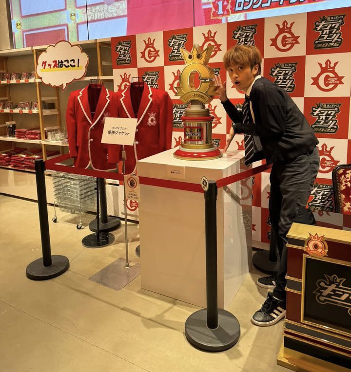 TuppariKEN16's tweet image. 街がキングオブコントでいっぱい!
いよいよ明日は決勝
賞レースの中で1番思い入れ(特に去年)があるからとても楽しみ!
リアタイできないけれど楽しみにしています!
優勝予想
ぶんぶん
ファイヤーサンダー
母、ヲタ友
ロングコートダディ
父
しずる
推し
トム・ブラウン
#キングオブコント