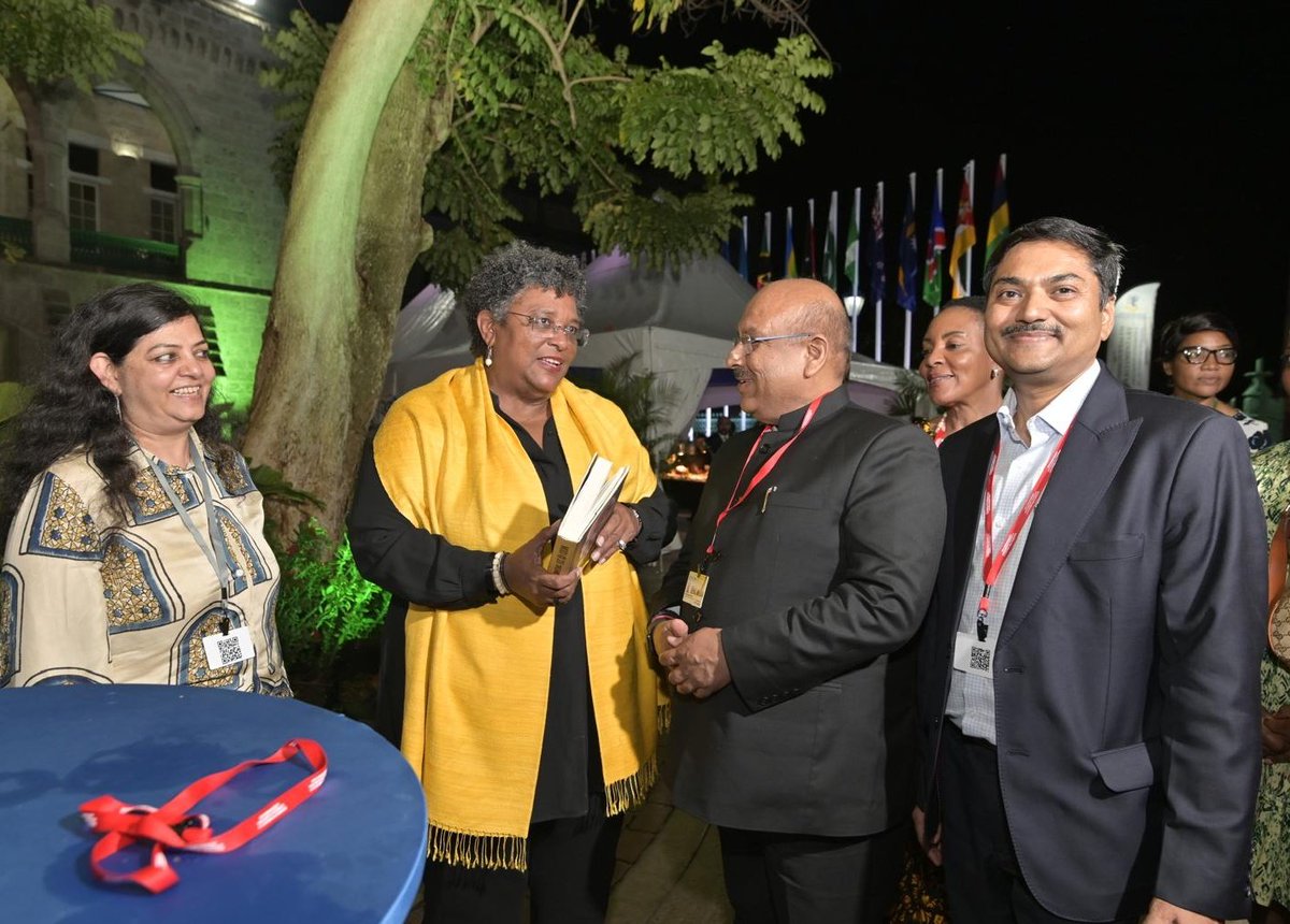 Gupta_vijender's tweet image. Had a delightful interaction with Hon’ble Prime Minister of Barbados, @miaamormottley, during the 68th Commonwealth Parliamentary Conference in Barbados.

On this occasion, presented her a copy of Modi@20: Dreams Meet Delivery, highlighting the transformative leadership and…