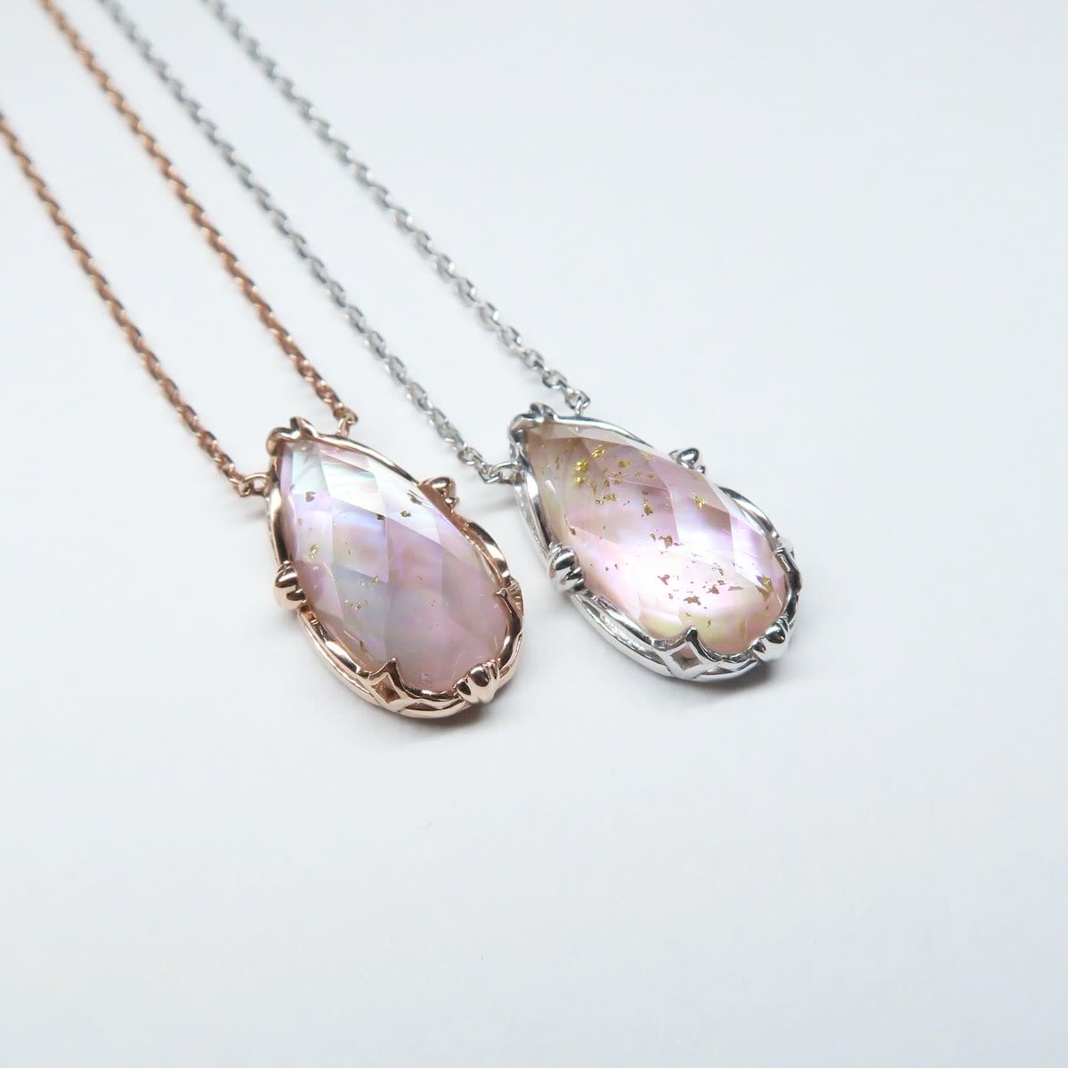 ／
BFS限定ネックレス
オンライン受注販売中
＼
blossoms' fun space限定の
3社コラボネックレス✨

freesia2014.shop/items/68d4fb24…

2025大阪限定カラーです☺️
プレートには、ロゴ入り！
同じロゴが入った専用BOXでお届けします💁‍♀️

受付は13日(月)まで💨

<a href="/shimizu_kiseki/">株式会社シミズ貴石</a>
<a href="/yuia800/">yuia glass</a>
