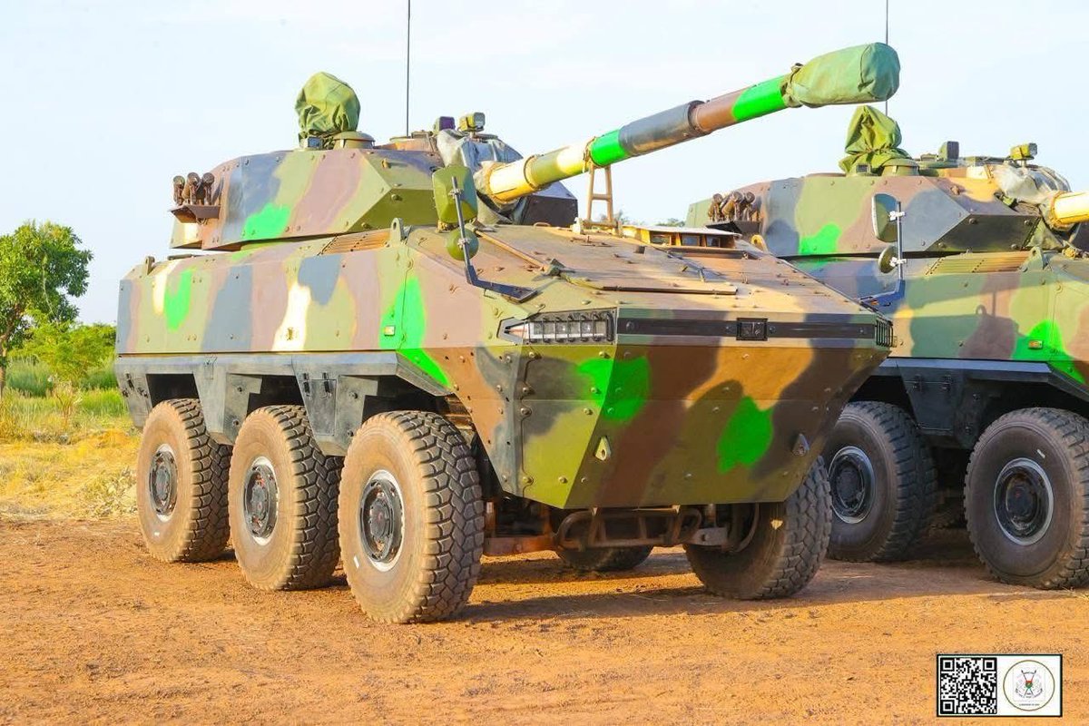 AESAlerteoppu's tweet photo. ❇️ Le Capitaine Ibrahim Traoré,  Président du Faso, remet un nouveau lot de matériel pour renforcer les capacités opérationnelles de l’Armée, ce 10 octobre 2025, informe la Présidence du Faso.

Il s’agit de véhicules blindés et d’autres types de véhicules de combat acquis au profit des Forces armées nationales  notamment du Bataillon d’artillerie de campagne et d’intervention rapide (BACIR) et du Bataillon blindé d’intervention rapide (BBIR).