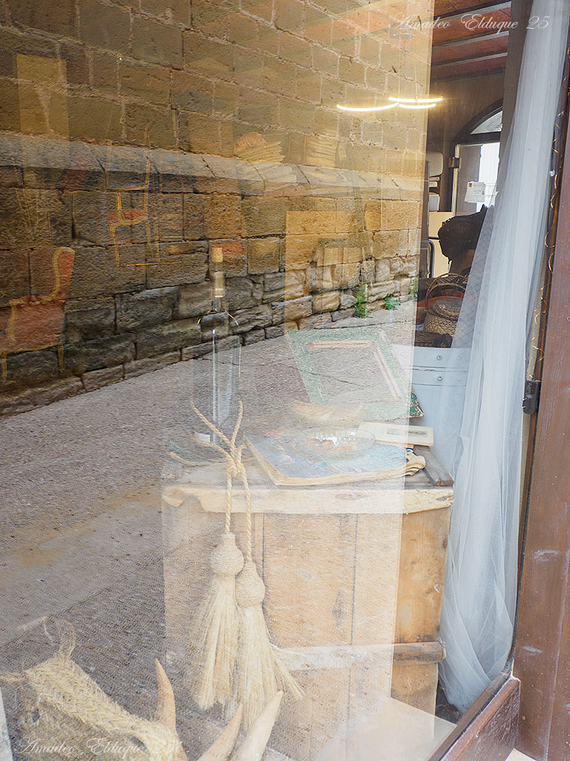 aelduque's tweet image. Eliminación de reflejos con programas de edición…
¡Sorprendente!

Escaparate en #Adahuesca, #Somontano de #Barbastro, #Huesca, #Aragón, #Spain.

📷2025-10-03