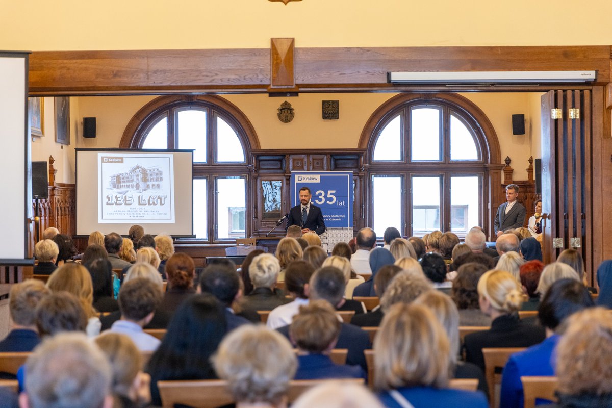 krakow_pl's tweet image. #Krakow #DPS Dom Pomocy Społecznej im. Anny i Ludwika #Helclów kończy 135 lat. Z tej okazji w Magistracie odbyła się specjalna uroczystość. 👇

krakow.pl/dzielnica_i_st…

📸 @BSKrakow / krakow.pl