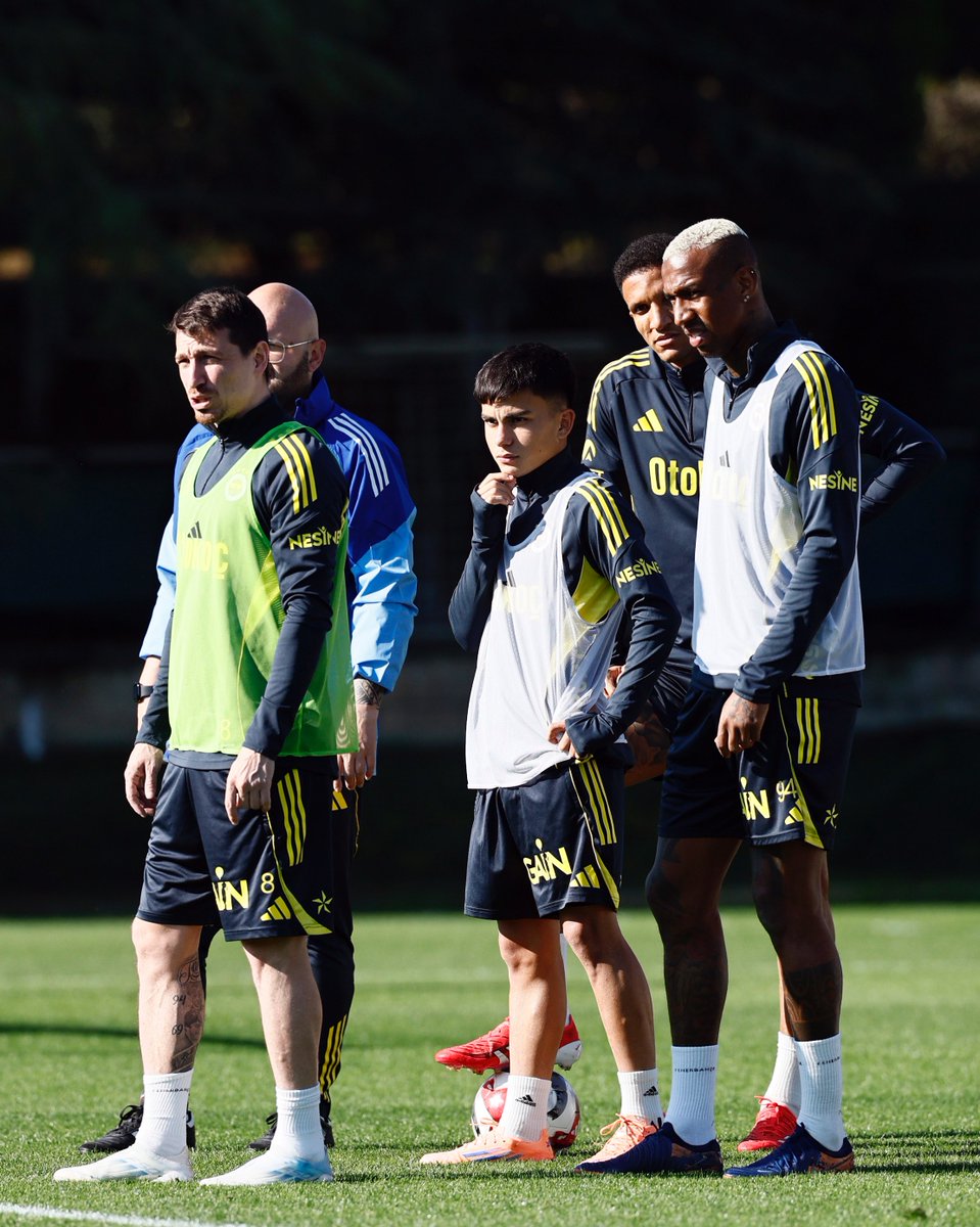 2009 doğumlu Efe Fettahoğlu, A takım antrenmanında yer aldı.