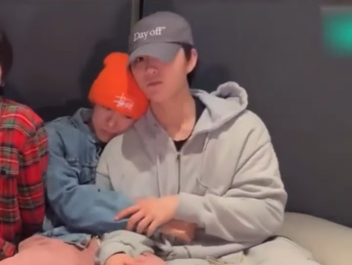YUSHI : If JaeHee is a Tree, then I'm a butterfly 🌳🦋 
#우희희즈 #yutdaeng #yudae