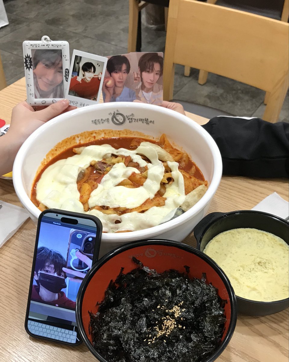 🐶🐰🍚

#북극곰도울고갈맛 #카이원_이거머거밥