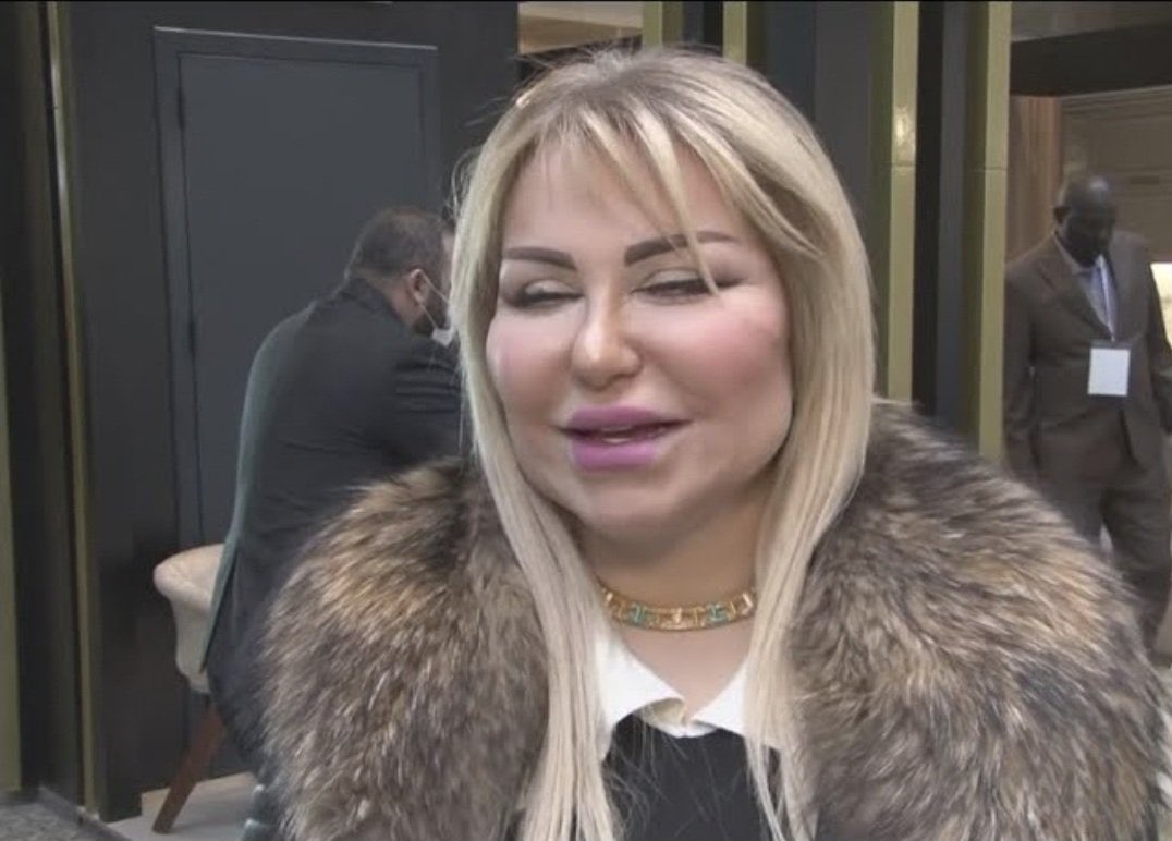 المستشارة في حكومة العتاكة زينب عكلة عبد الساعدي تسرق مناشف وأكواب وساعة ومواد أخرى من فندق فيرمونت عمان، وتثير ضجة في الفندق عند اكتشاف السرقة ! 

زنوبة كدرت بتصرف واحد تكشفلنه الشخصيات العتاكية بالحكومة شلون تصرف وشوكت يطلع الحرامي الجواها بابسط المواقف