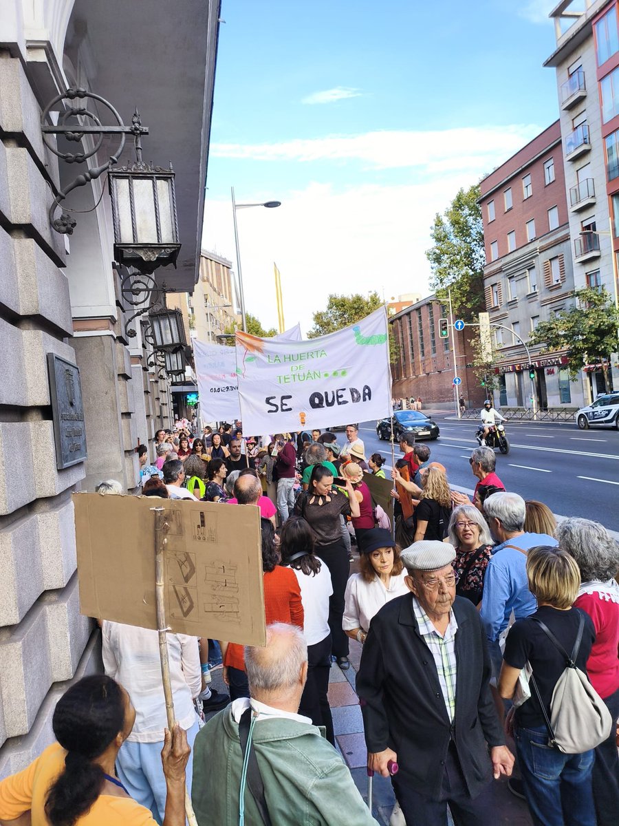 Organización de Vivienda de Tetuán (@oviviendatetuan) on Twitter photo ¿Acaso la junta del distrito <a href="/JMDTetuan/">Distrito Tetuán</a>, a la que se ha derivado la incidencia, prioriza desalojar La Huerta de Tetuán?
¿No sería mejor atender a las vecinas y mantener un huerto necesario en el barrio? ¿Acaso la junta del distrito <a href="/JMDTetuan/">Distrito Tetuán</a>, a la que se ha derivado la incidencia, prioriza desalojar La Huerta de Tetuán?
¿No sería mejor atender a las vecinas y mantener un huerto necesario en el barrio?