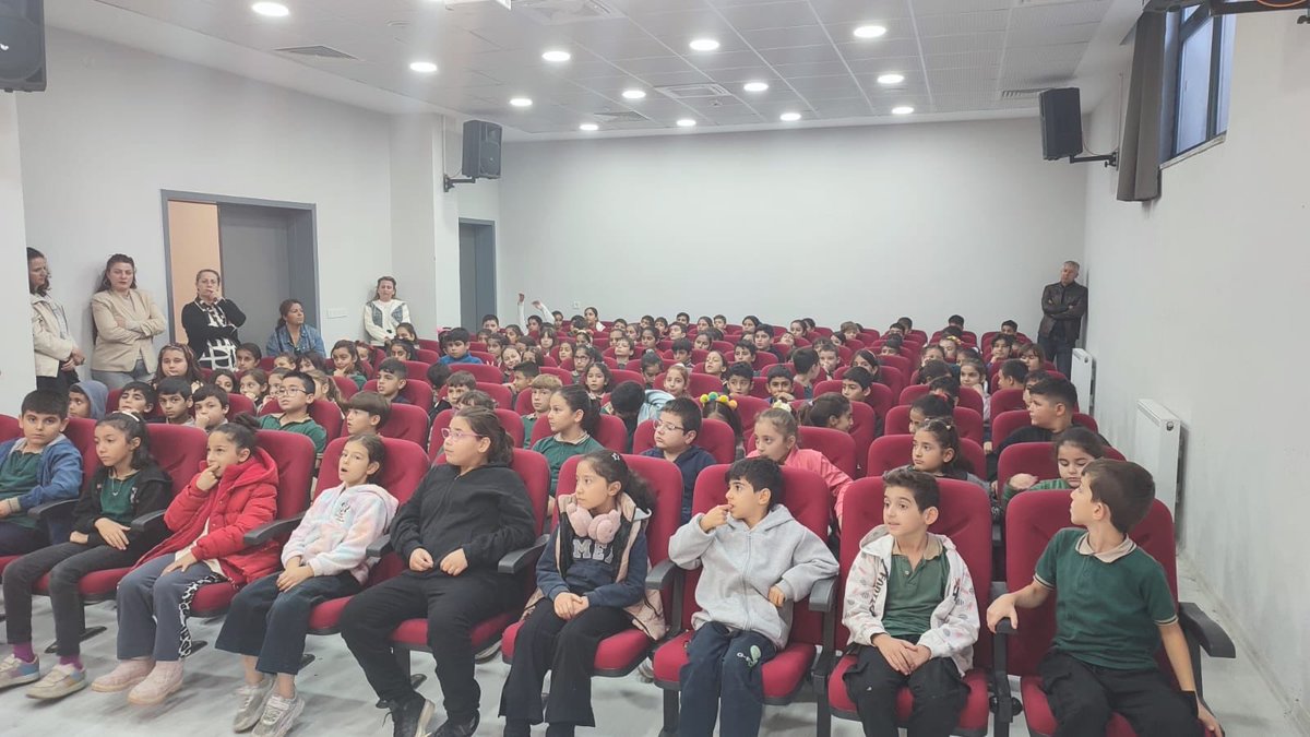 Manisa 112 Acil Çağrı Merkezi (@manisa112acm) on Twitter photo Şehzadeler İlçesi, Fatih Sultan Mehmet İlkokulu öğrencilerine 112’nin hangi durumlarda aranması ve acil durumda ne yapılması gerektiği hakkında bilgi verilerek 112 tanıtıcı materyalleri hediye edilmiştir.
<a href="/TC_icisleri/">T.C. İçişleri Bakanlığı</a> <a href="/112teknumara/">112 Acil Çağrı Merkezleri</a> Şehzadeler İlçesi, Fatih Sultan Mehmet İlkokulu öğrencilerine 112’nin hangi durumlarda aranması ve acil durumda ne yapılması gerektiği hakkında bilgi verilerek 112 tanıtıcı materyalleri hediye edilmiştir.
<a href="/TC_icisleri/">T.C. İçişleri Bakanlığı</a> <a href="/112teknumara/">112 Acil Çağrı Merkezleri</a>