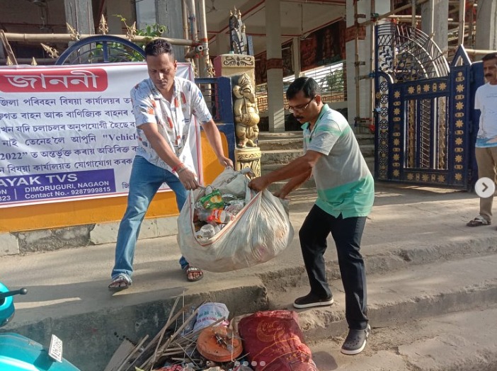Nagaon Municipal Board collaborated with an NGO joined hands for a massive cleanliness drive, inspiring citizens to come together for a cleaner, greener Nagaon. #SwachhBharat